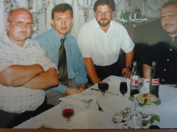 Дерипаска (второй слева) и Саркисян (крайний справа)