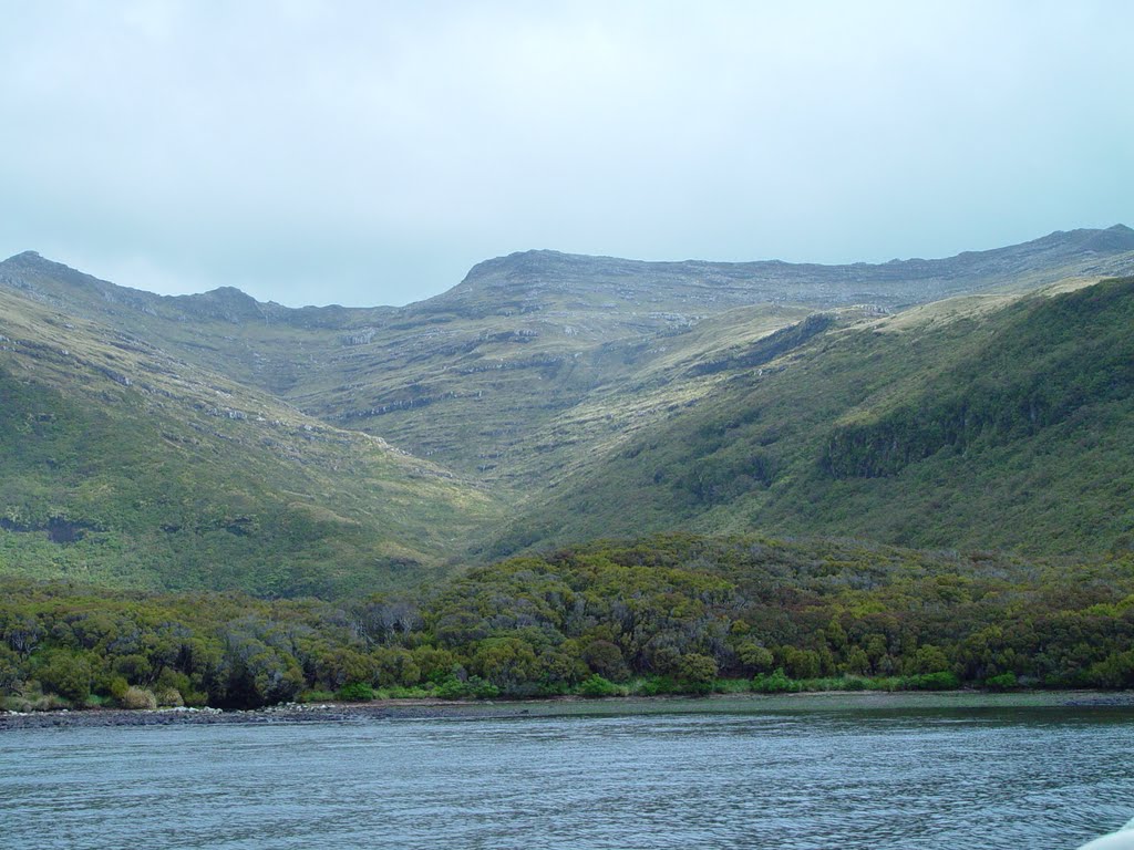 Остров Адамс