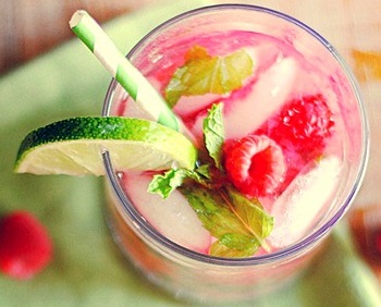 Файл:Малиново-мятный мохито (коктейль).jpg