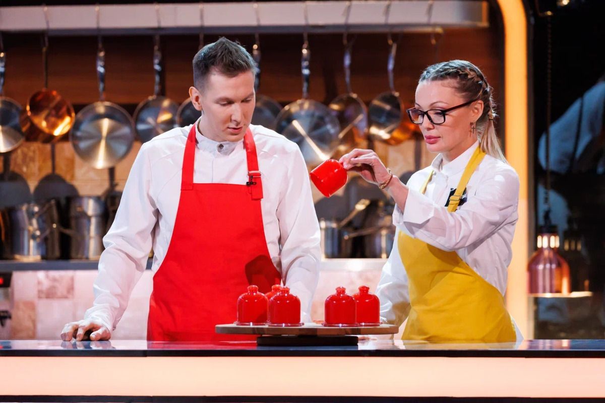 Кадр из кулинарного шоу «Домохозяйки против шефов» жеребьёвка.jpg