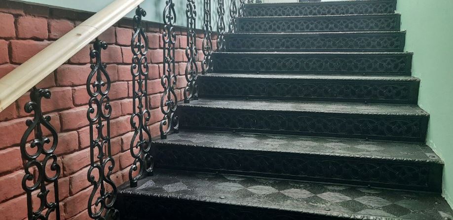 Чугунная лестница