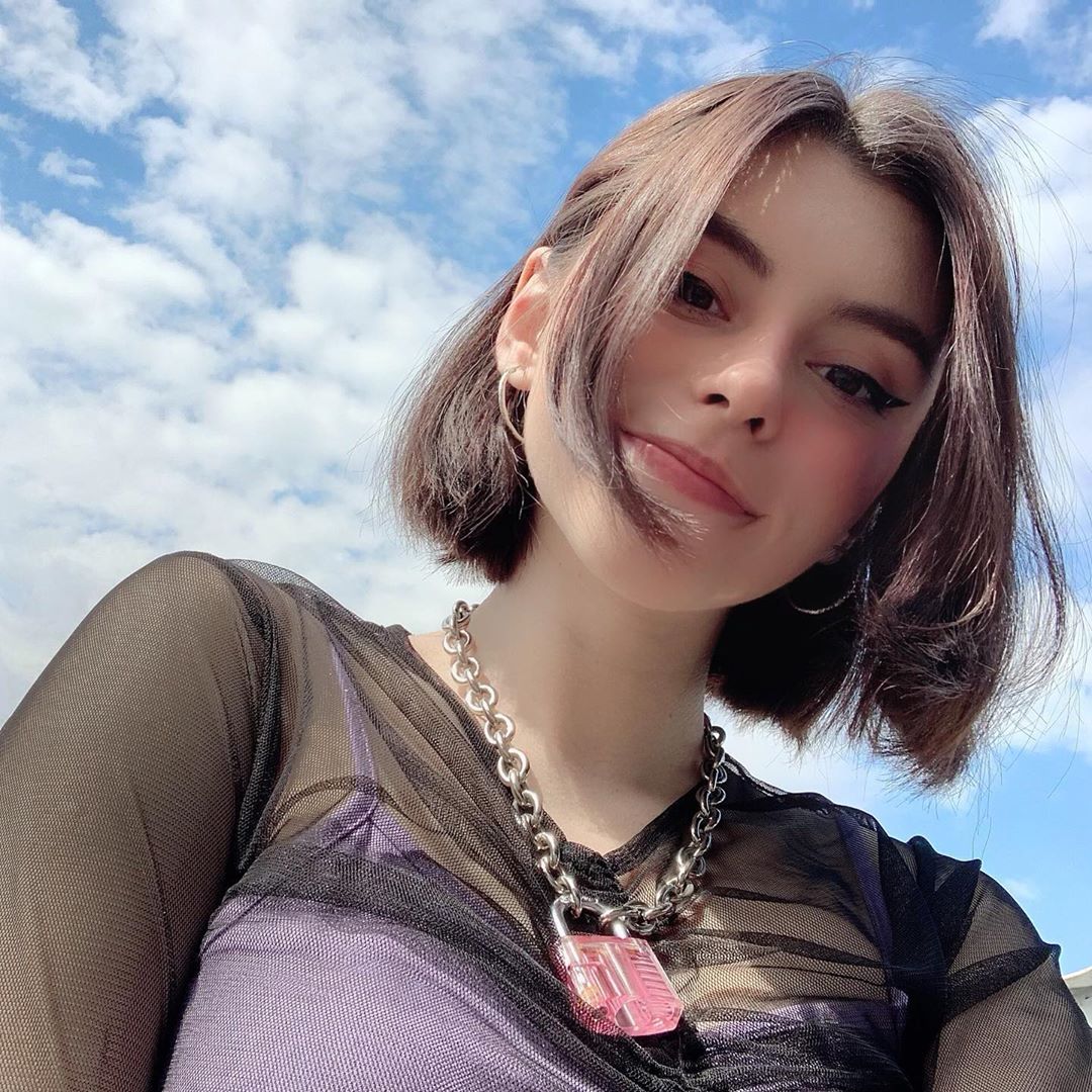 Дора (певица).jpg