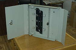 Оптический бокс для монтажа на стену на 20 коннекторов (волокон)