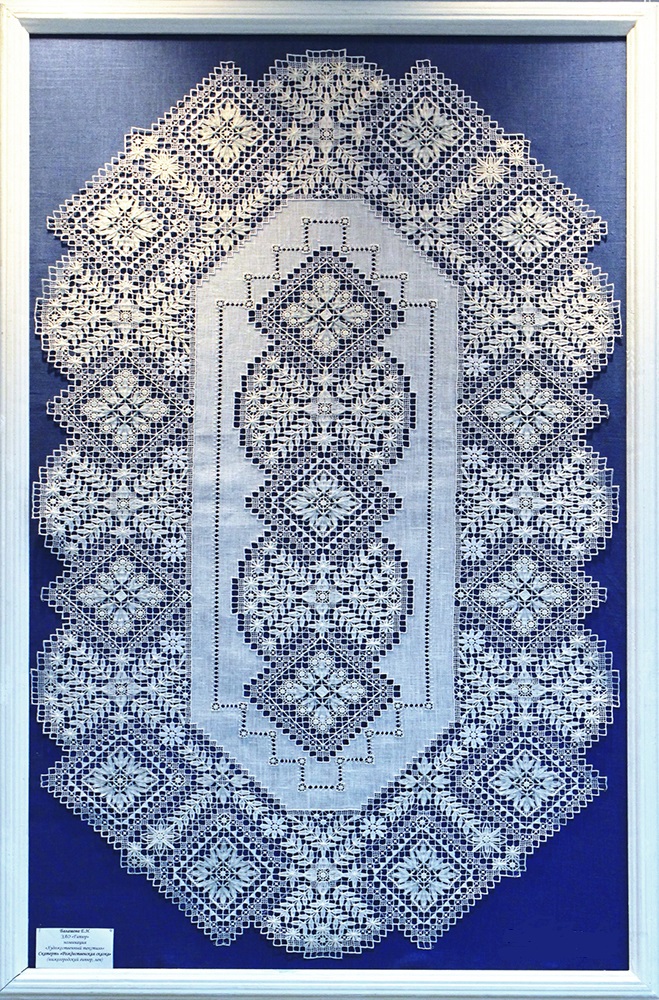 Файл:Скатерть в технике нижегородский гипюр.jpg