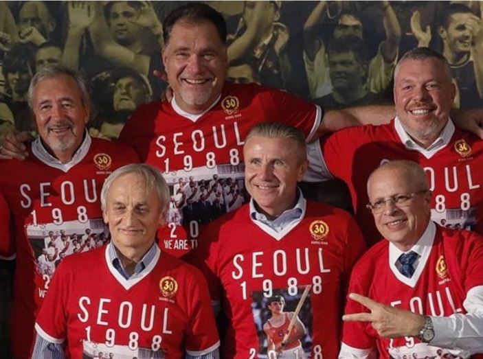 Сергей Бубка с участниками чемпионата в Сеуле