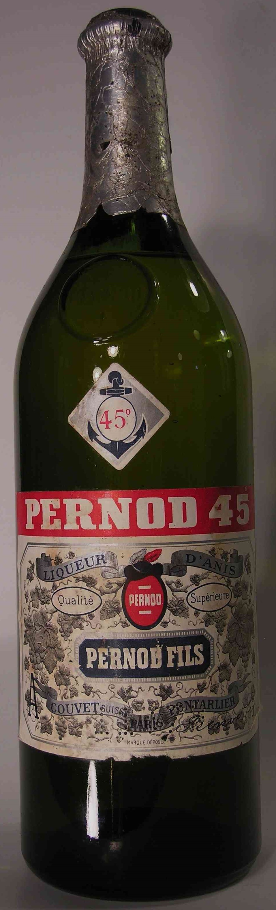 с PERNOD в красном кружке, сверху PERNOD 45, Couvet Suisse
