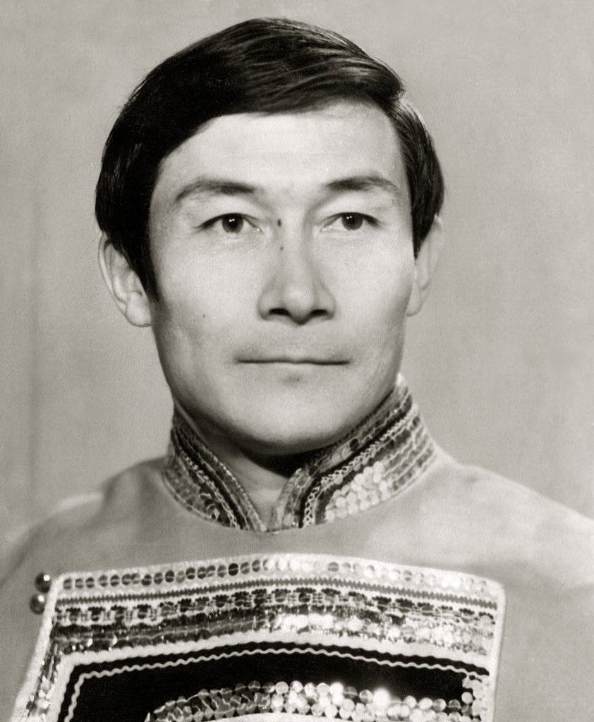 Владимир Цыренжапов фокусник.jpg