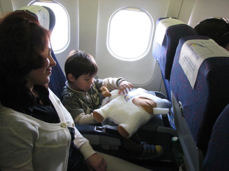 В салоне самолёта Air Moldova