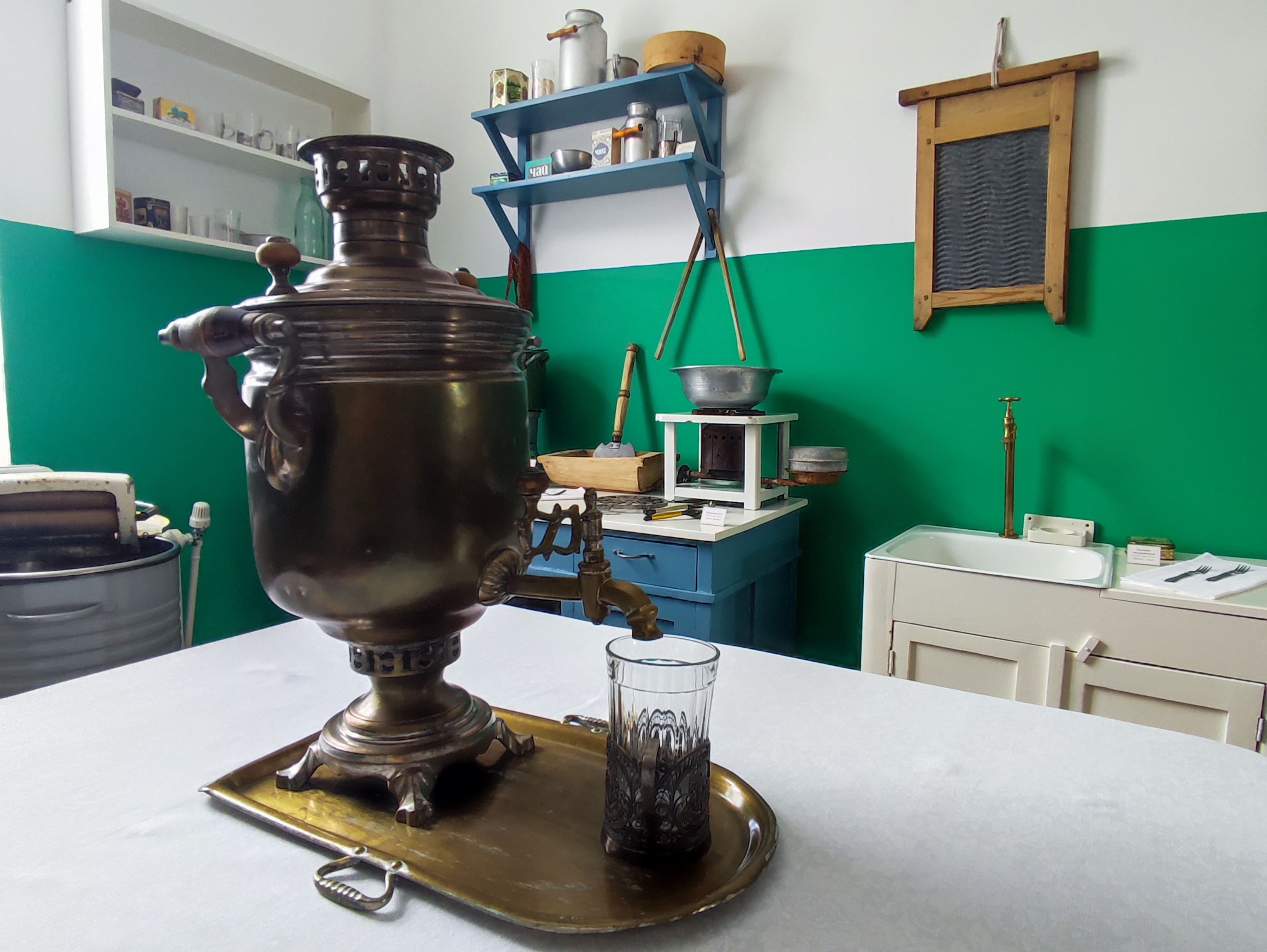 Самовар на общей кухне в Доме-музее имени Юрия и Валентины Гагариных (Оренбург)