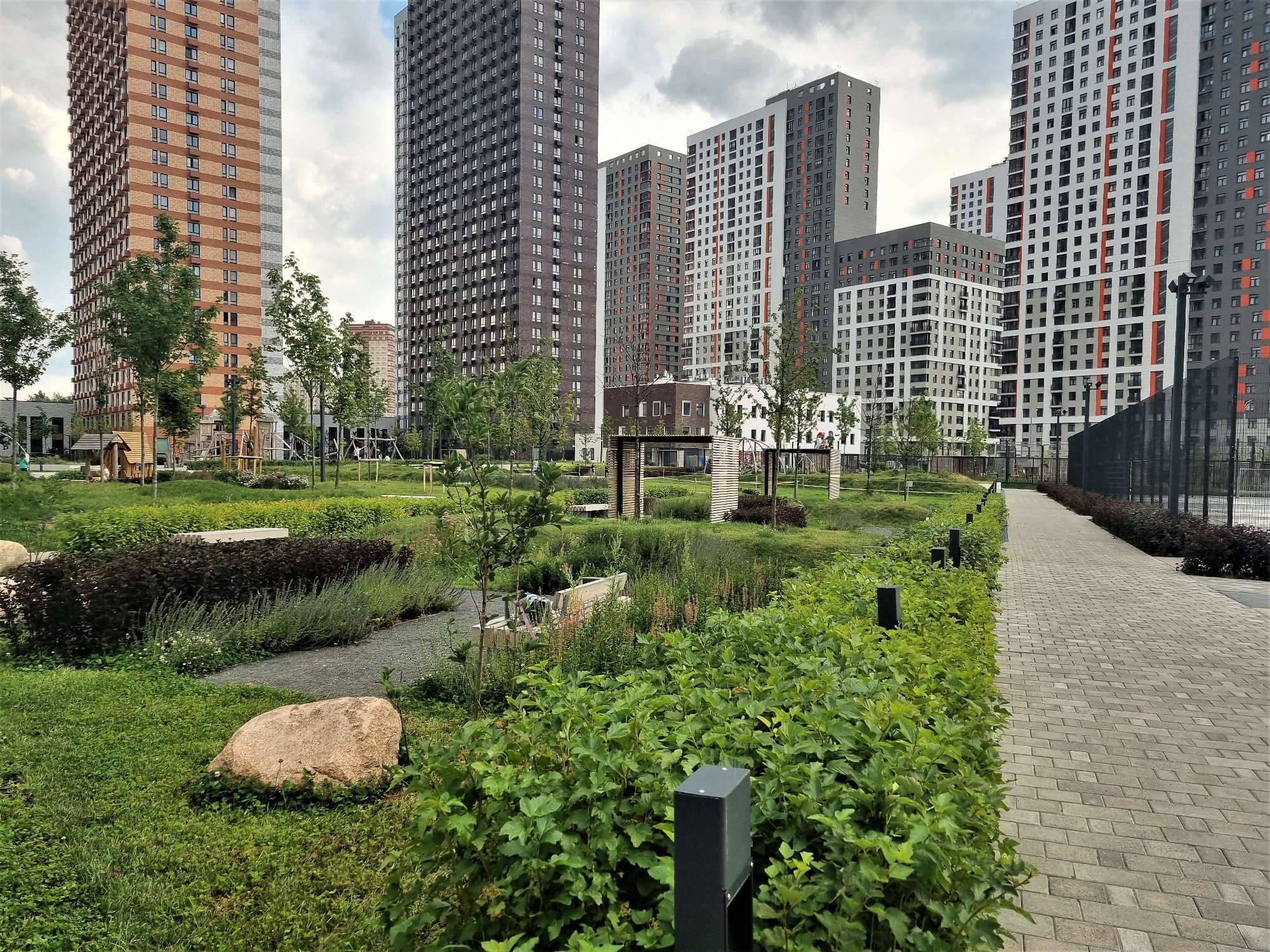 Файл:ЖК «Оранж парк» (июль 2023).jpg