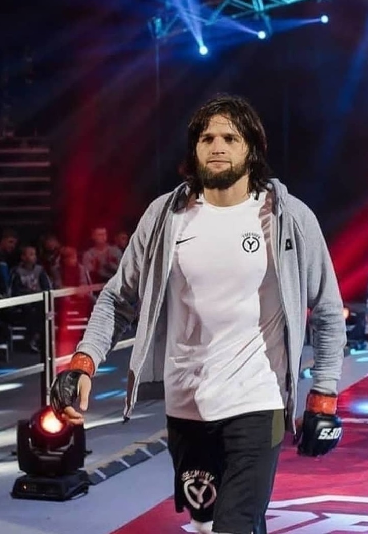 Файл:Ислам Эльмурзиев.jpg