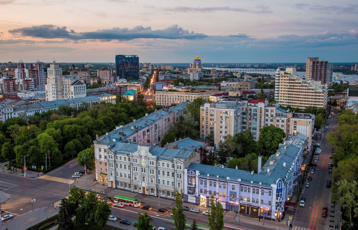 Улицы Плехановская и Дзержинского и Кольцовский сквер