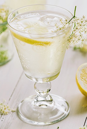 Файл:Цветочный Шприц (коктейль).jpg