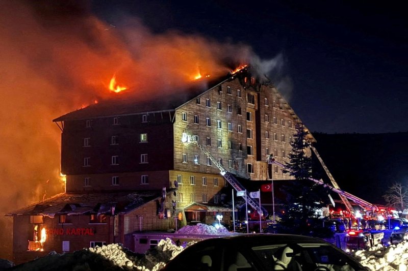 Файл:Пожар в гостинице Гранд Картал.jpg