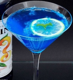 Голубая лагуна (коктейль) 1.jpg