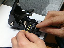 Подготовка торца оптического волокна скалыванием