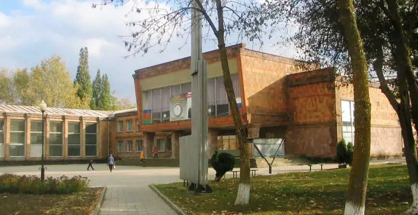 Файл:Ясенская музей Здание.jpg