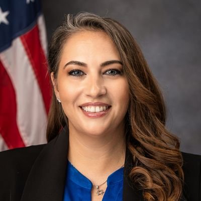 C3HmKJl- 400x400.jpg