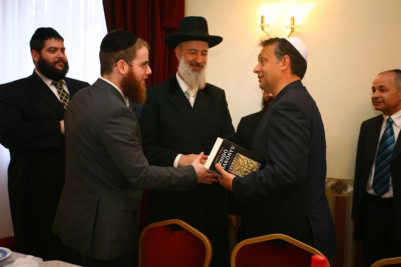 Orban с неизвесными.jpg