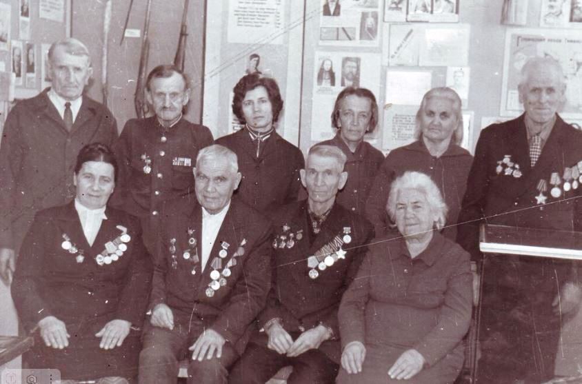 Совет Каневского общественного историко-краеведческого музея. Фотография сделана в 1975 году