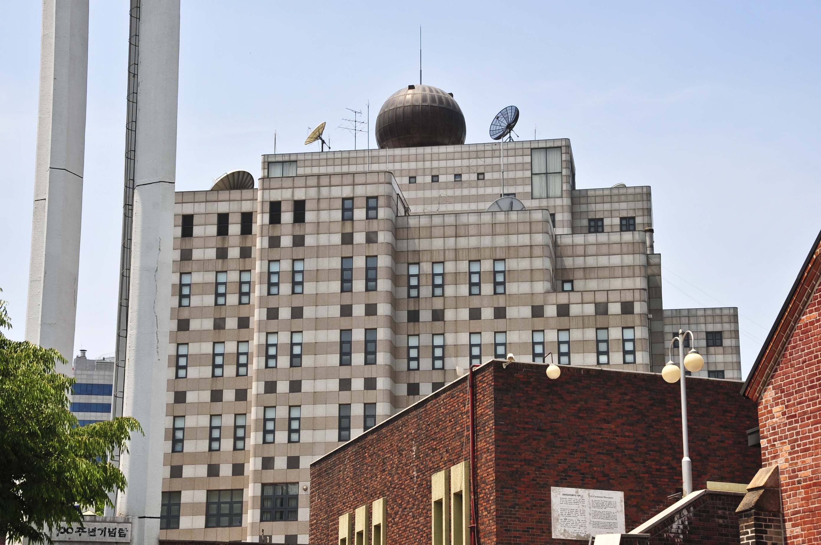 Файл:Russian Embassy in Seoul.jpg