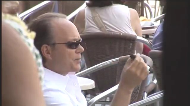 04. Вторая серия. Местный житель или гость Венеции — с сигарой.