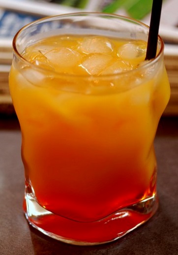 Файл:Апельсиновый Апероль (коктейль).jpg