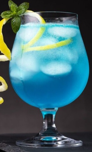 Файл:Голубая лагуна с водкой (коктейль).jpg
