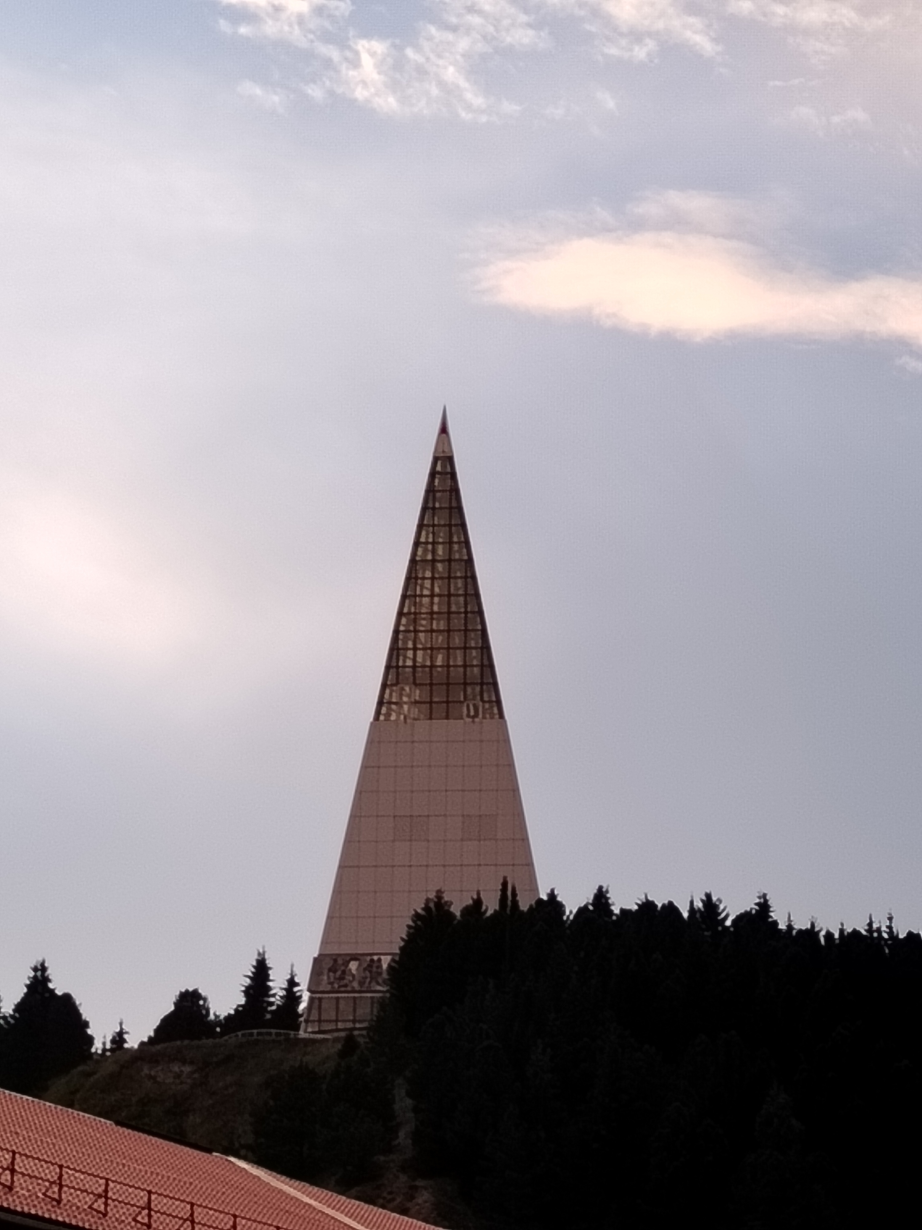 Файл:Стела «Первооткрывателям земли Югорской».jpg