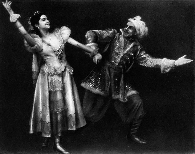 И.Н. Утретская и М.М. Михайлов — мазурка, опера «Иван Сусанин». Фото С.Г. Кореня