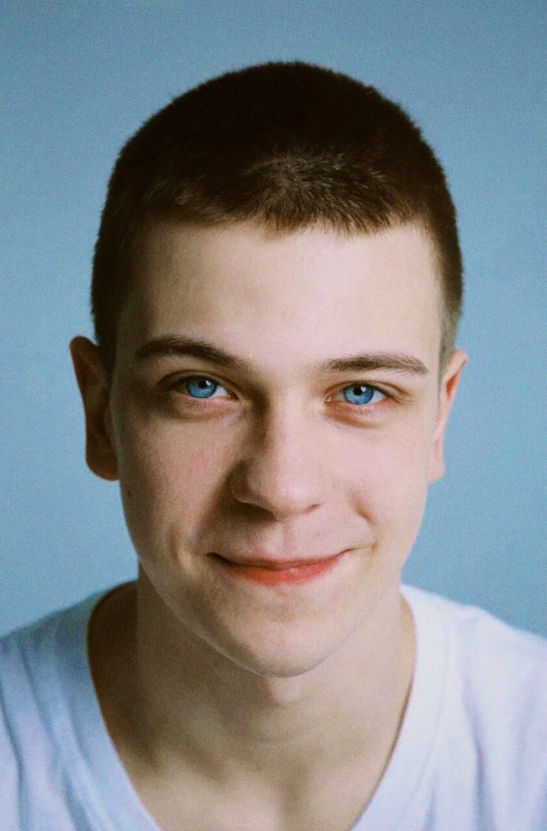 Денис Косиков актёр.png