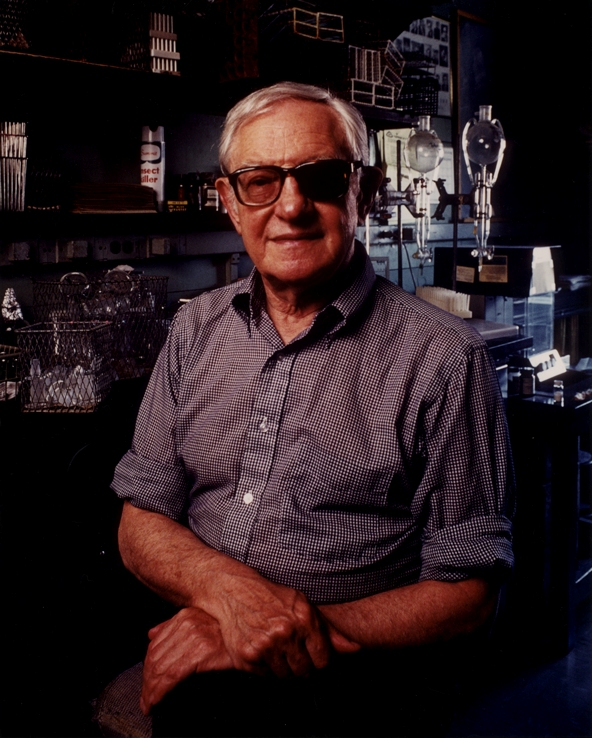 Джулиус Аксельрод.jpg