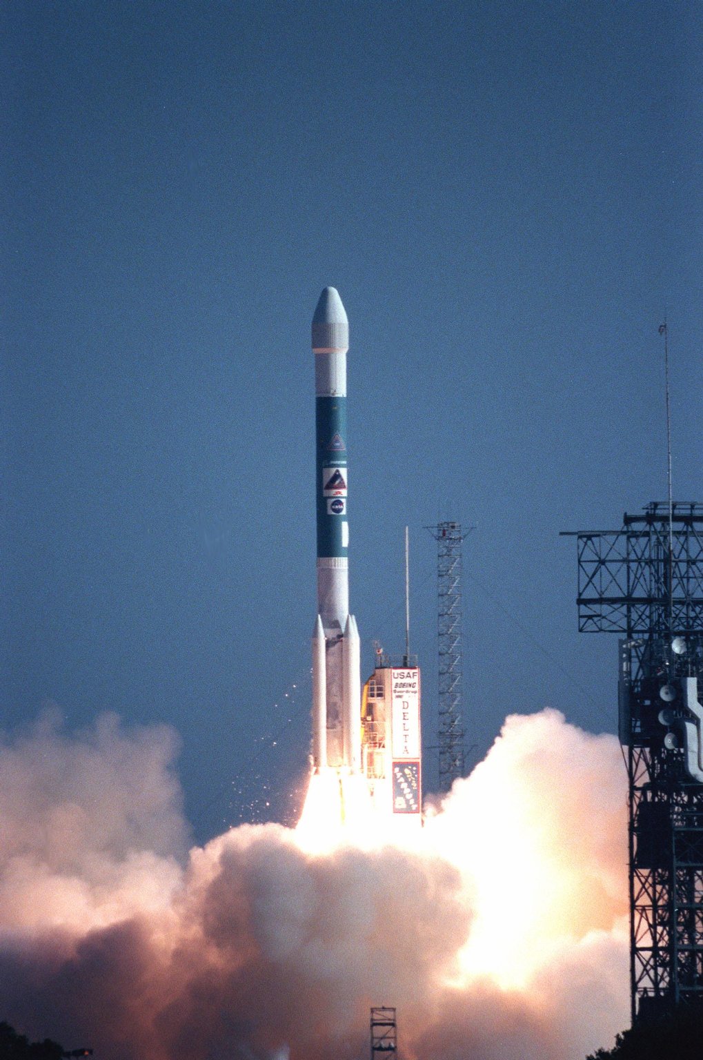 Stardust - launch photo - ksc9902074.jpg