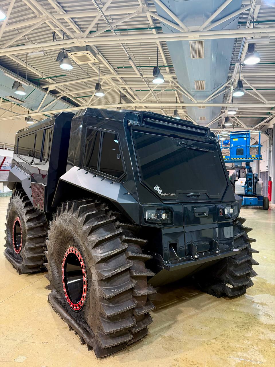 Вездеход «Медведь Шатун». Обратите внимание на высоту протектора и его направленность