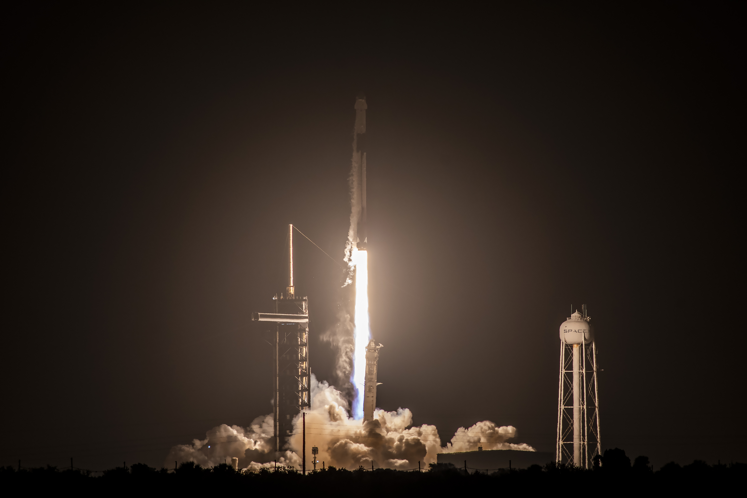 Файл:SpaceX CRS-32 Launch 2.jpg