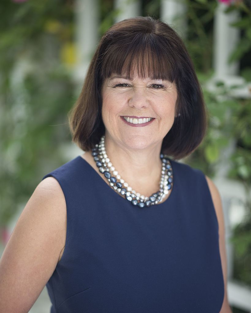 Karen Pence official portrait 2.jpg