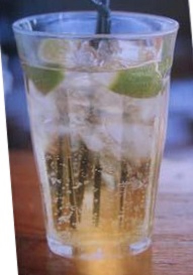 Файл:Лайм Джин Физз (коктейль).jpg