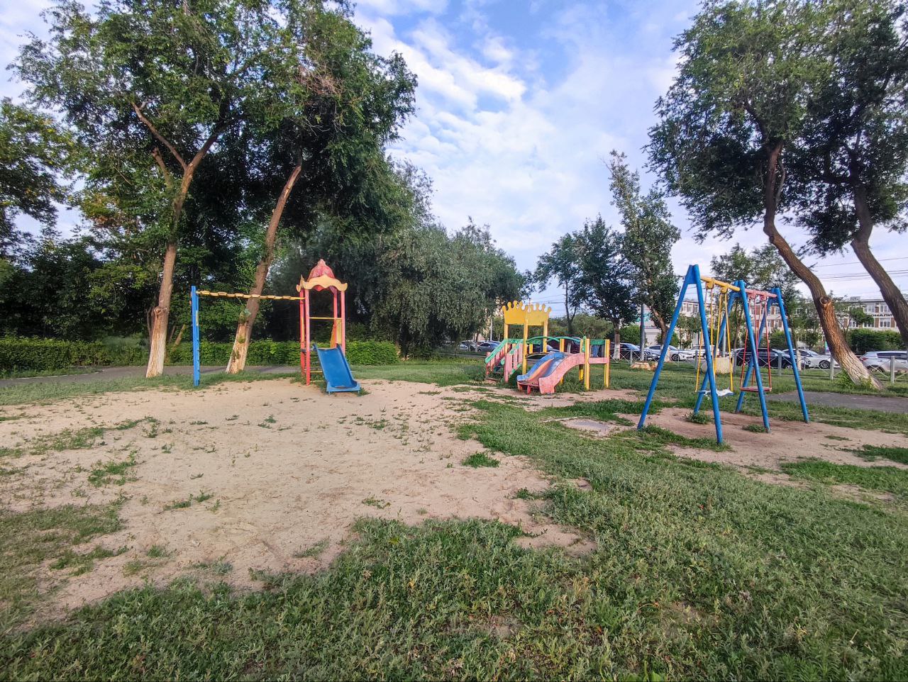 Детская площадка в сквере имени Виктора Павловича Самохина