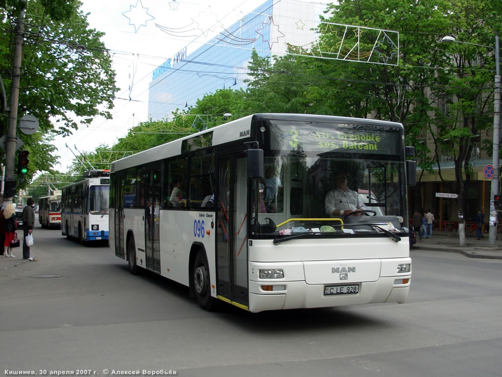 Автобус MAN на улице Кишинёва.jpg