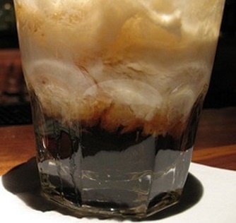 Файл:Водка с портвейном и яйцом (коктейль).jpg