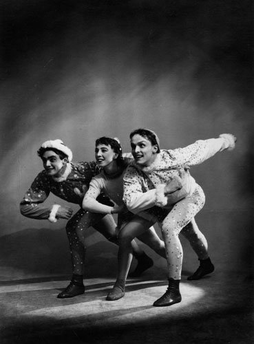 Геннадий Селюцкий, Любовь Войшнис, Игорь Чернышёв — миниатюра «Конькобежцы» на музыку Б. П. Кравченко, 1959. Балет «Хореографические миниатюры», балетмейстер Леонид Якобсон