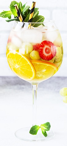 Файл:Летняя сангрия (коктейль).jpg