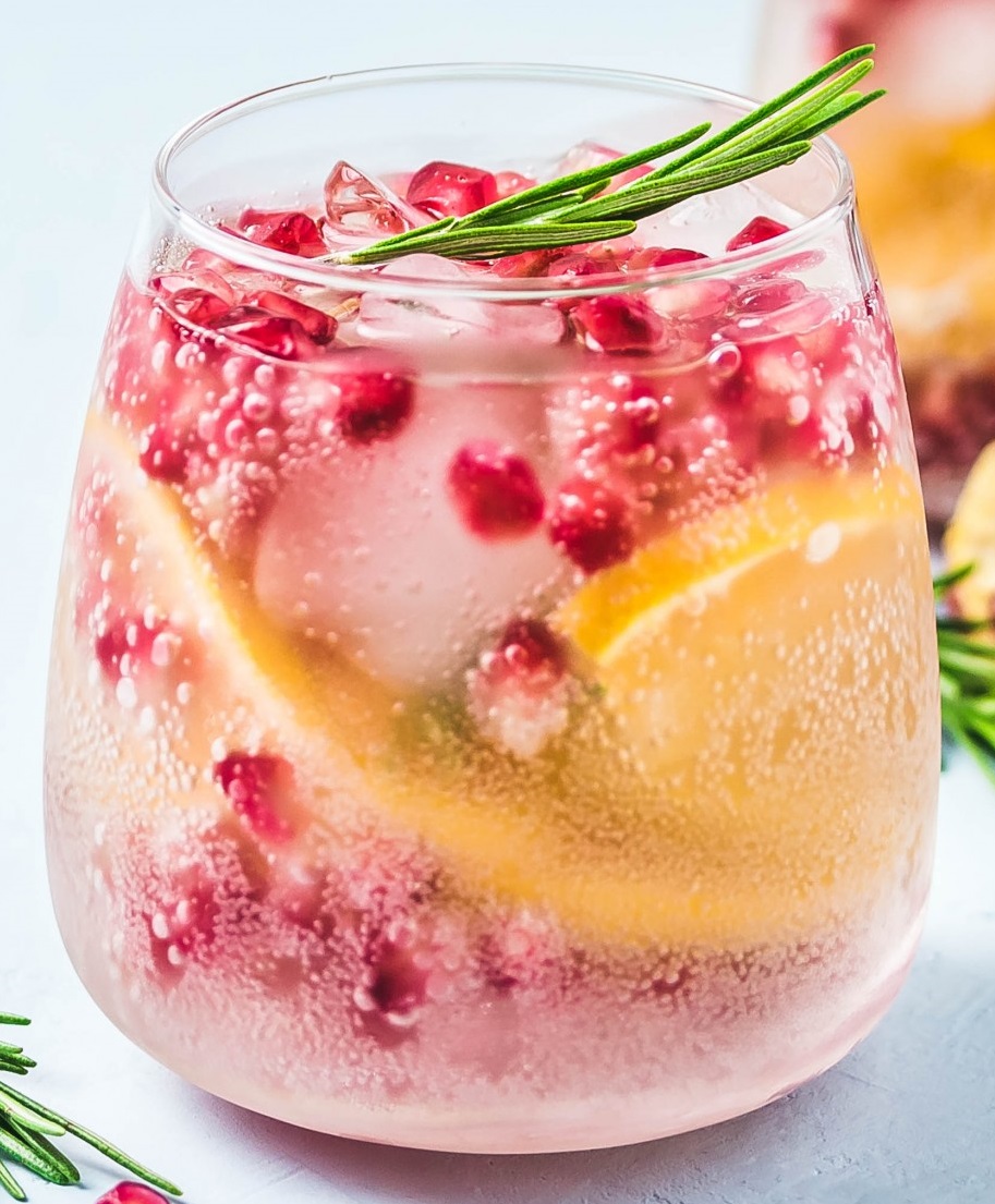 Файл:Гранатовый Шприц (коктейль).jpg