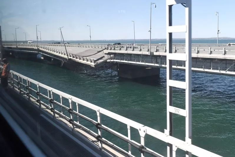 Файл:Crimea bridge ukraine attack.jpg