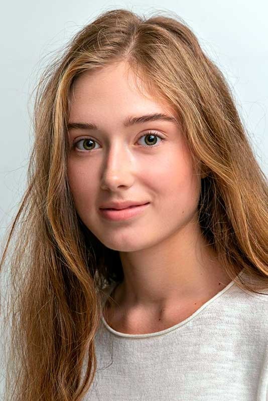 Фото актриса Алёна Долголенко.jpeg