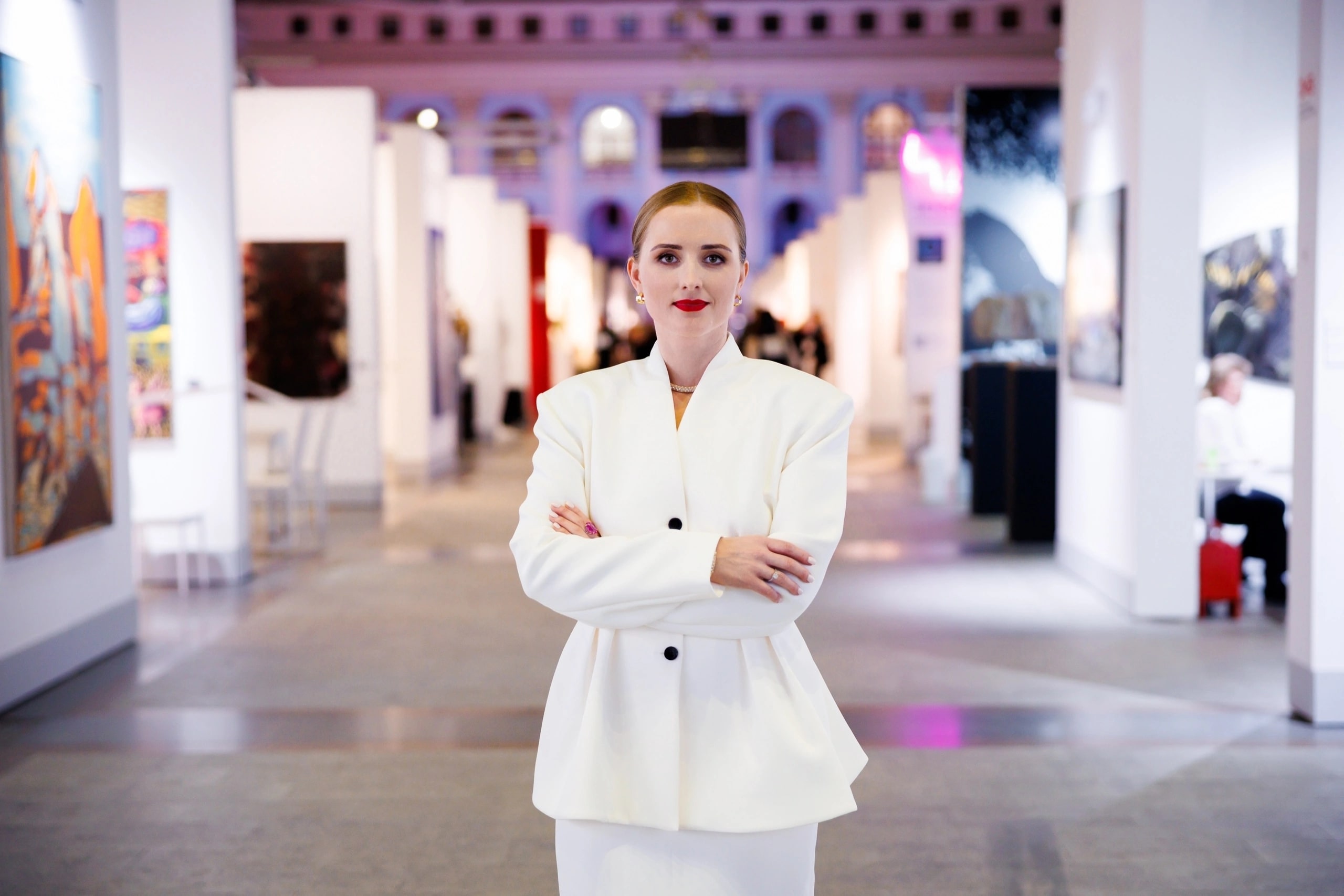 Елизавета Фролова на ярмарке современного искусства Арт Россия 2025.jpg