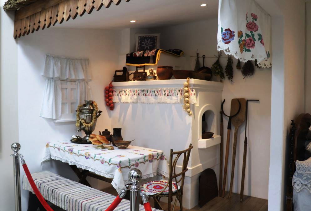 Экспозиция «Казачество», фрагмент интерьера казачьей хаты.