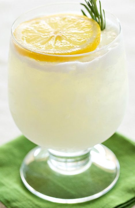 Файл:Лимонный Джин Физз (коктейль).jpg
