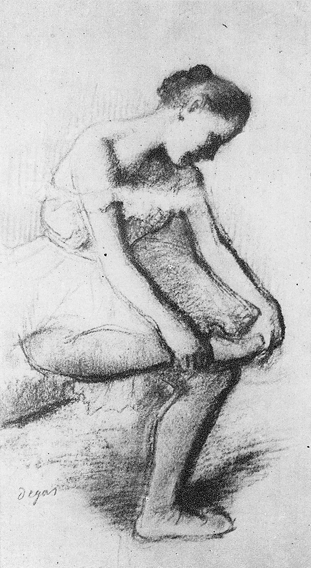 Dancer holding her Foot 2271.jpg