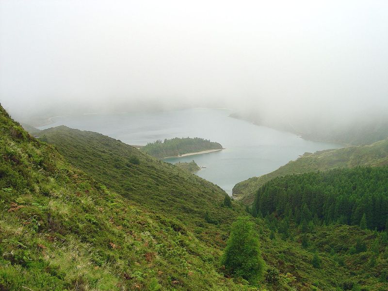Lagoa do Fogo.jpg
